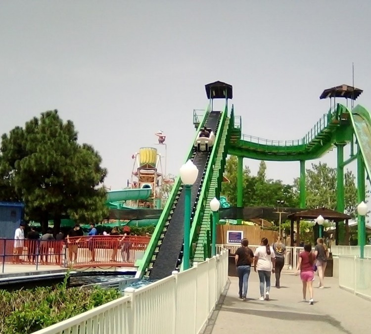 cliffs-amusement-park-photo